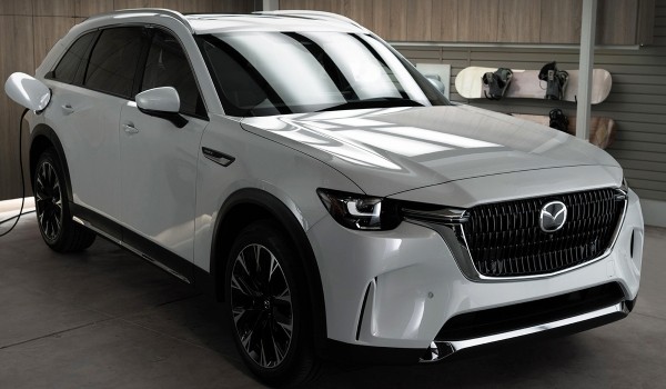 Представлен трехрядный кроссовер Mazda CX-90 Представлен трехрядный кроссовер Mazda CX-90