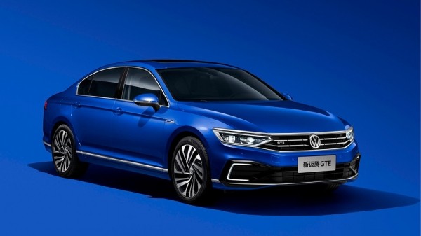 На российском рынке появился седан Volkswagen Magotan На российском рынке появился седан Volkswagen Magotan