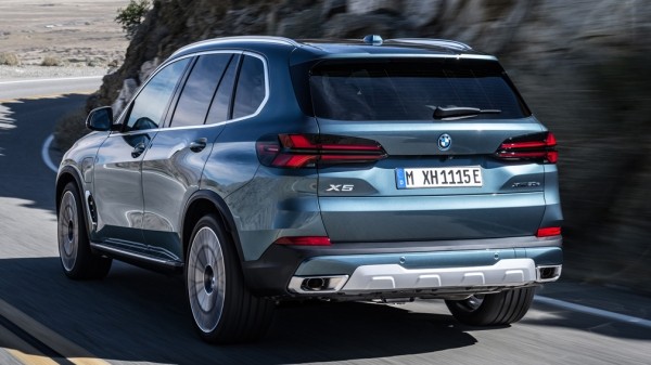 Компания BMW обновила кроссоверы X5 и X6 Компания BMW обновила кроссоверы X5 и X6