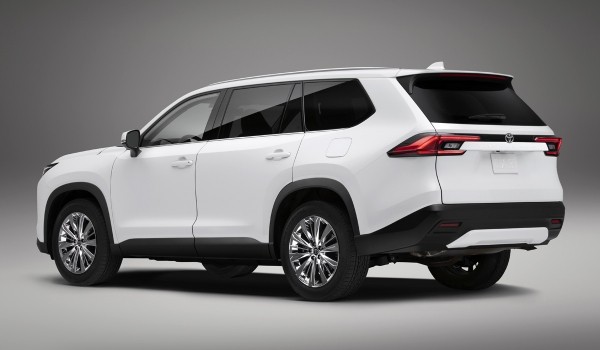 Представлен большой кроссовер Toyota Grand Highlander Представлен большой кроссовер Toyota Grand Highlander