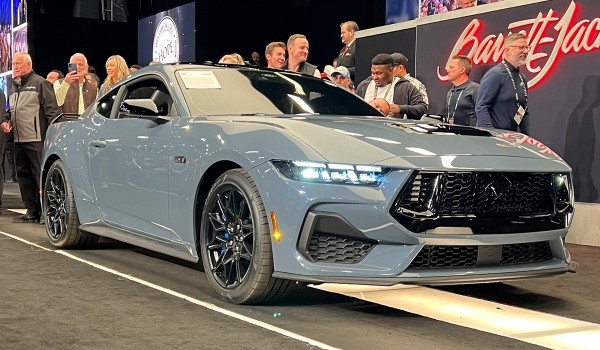 Дайджест дня: Mustang и Hummer с молотка, новый директор УАЗа и другие события индустрии Дайджест дня: Mustang и Hummer с молотка, новый директор УАЗа и другие события индустрии