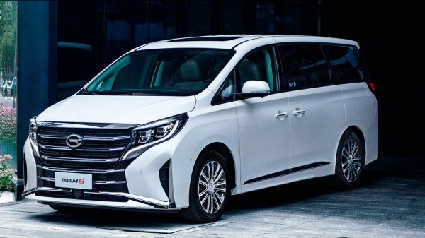 В России стали доступны гибридные минивэны GAC M8