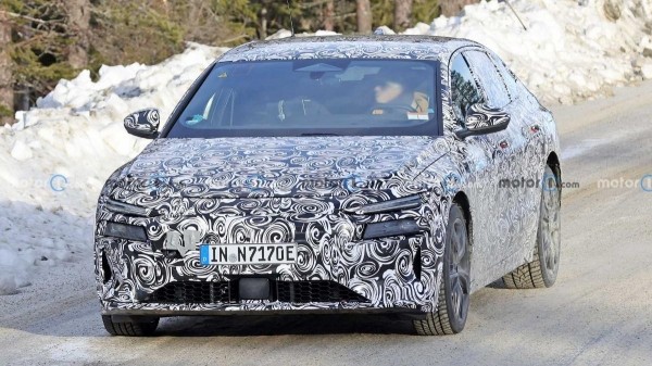 Компания Audi тестирует прототип мощного электрического седана Audi RS6 E-Tron 