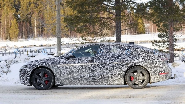 Компания Audi тестирует прототип мощного электрического седана Audi RS6 E-Tron 