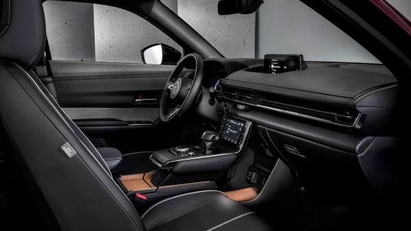 Компания Mazda может начать продажи кроссовера Mazda MX-30 с роторным двигателем Компания Mazda может начать продажи кроссовера Mazda MX-30 с роторным двигателем