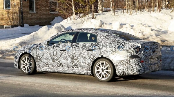 Компания Mercedes-Benz тестирует прототипы обновленного Mercedes-Benz CLA 