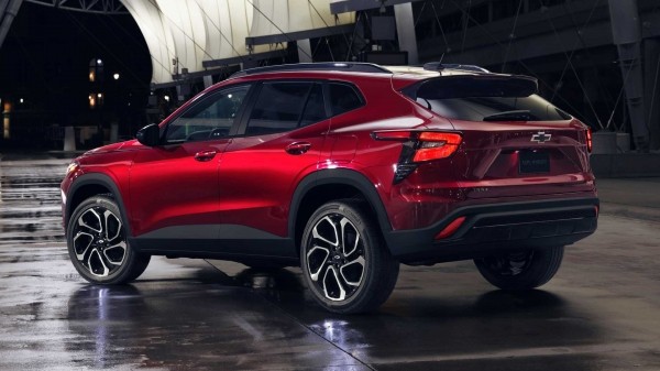 Опубликованы цены на ТОПовую версию кроссовера Chevrolet Trax 2024 года 