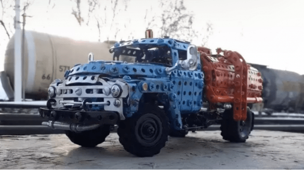 Умелец создал невероятный ЗИЛ-130 из конструктора Умелец создал невероятный ЗИЛ-130 из конструктора