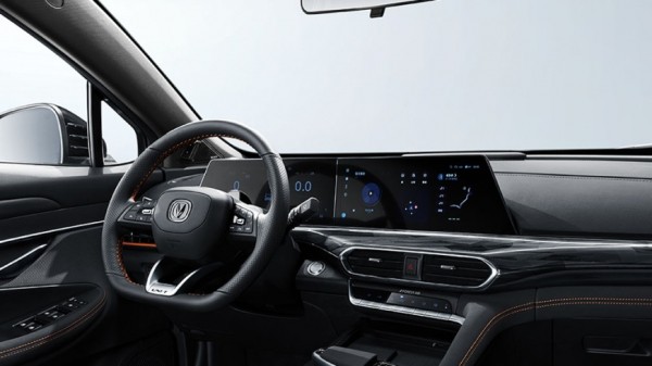 В России объявлен старт продаж максимальной версии кроссовера Changan Uni-T стоимостью в 3,05 млн рублей