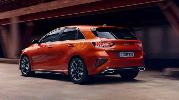 В России в продажу вышли новые импортные KIA Ceed стоимостью в 2,1 млн рублей
