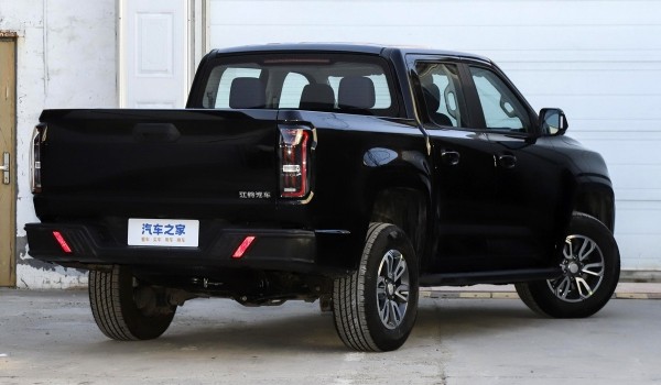 JMC и Ford представили семейство пикапов Dadao JMC и Ford представили семейство пикапов Dadao