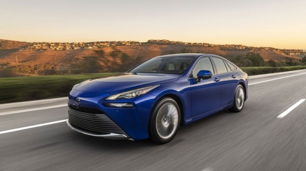 Дебютировал водородный седан Toyota Mirai 2023 года
