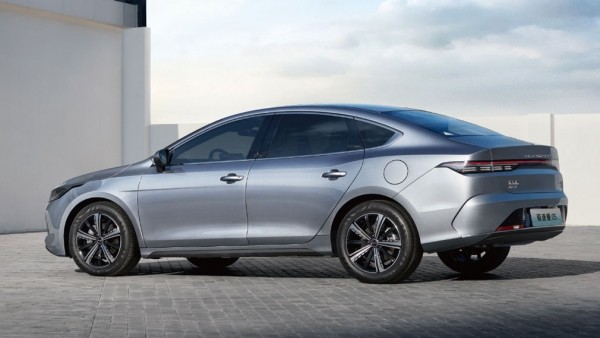 В РФ начали продавать гибридные седаны BYD Destroyer 05