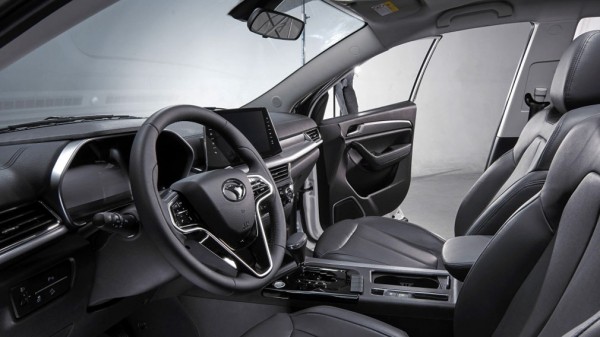 В РФ появится бюджетный кроссовер Soueast DX5 В РФ появится бюджетный кроссовер Soueast DX5