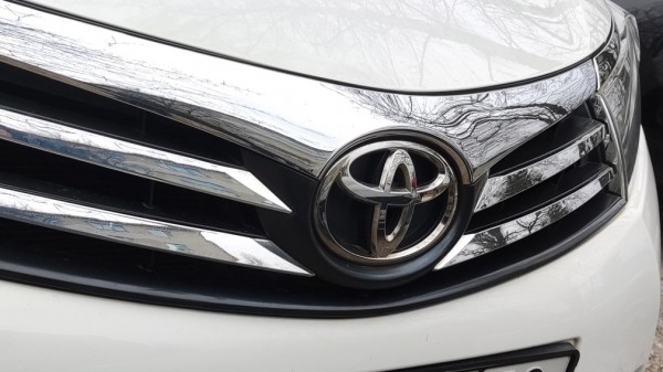 Компания Toyota стала отдавать два автомобиля по цене одного Компания Toyota стала отдавать два автомобиля по цене одного