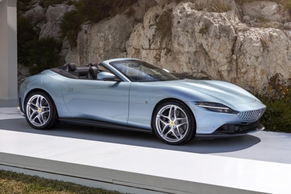 Дебют с мягким верхом: Ferrari Roma Spider