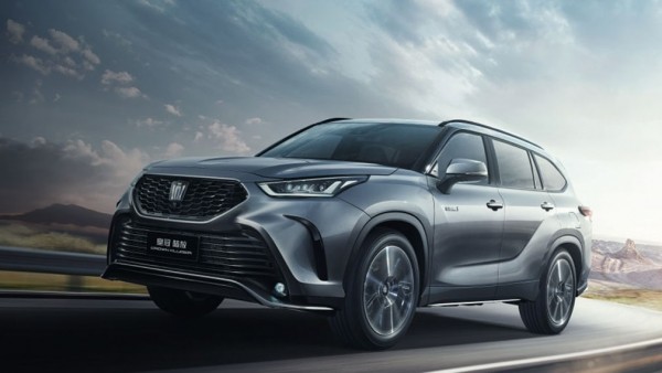 Первый в истории кроссовер Toyota Crown начали продавать в РФ Первый в истории кроссовер Toyota Crown начали продавать в РФ