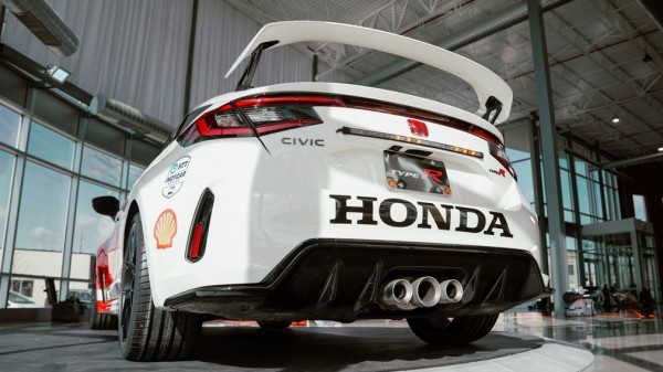 Из самого мощного Honda Civic Type R в истории сделали пейс-кар Из самого мощного Honda Civic Type R в истории сделали пейс-кар