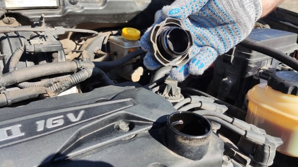 Можно ли откладывать замену масла в ДВС, если оно постоянно подливается Можно ли откладывать замену масла в ДВС, если оно постоянно подливается