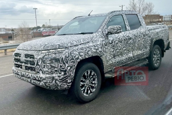 Пикап Mitsubishi L200 следующего поколения: пока в камуфляже