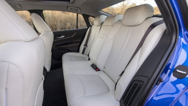 Дебютировал водородный седан Toyota Mirai 2023 года