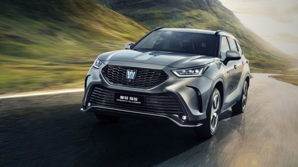 Первый в истории кроссовер Toyota Crown начали продавать в РФ Первый в истории кроссовер Toyota Crown начали продавать в РФ