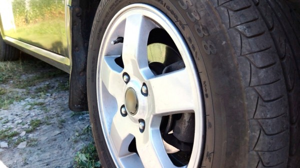 Российские владельцы люксовых автомобилей стали массово устанавливать китайские шины Российские владельцы люксовых автомобилей стали массово устанавливать китайские шины