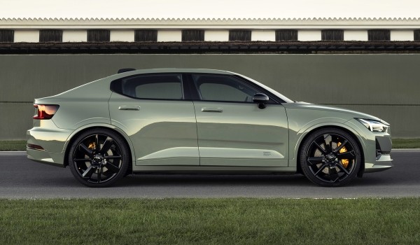 Драйверский Polestar 2 вернулся после обновления Драйверский Polestar 2 вернулся после обновления
