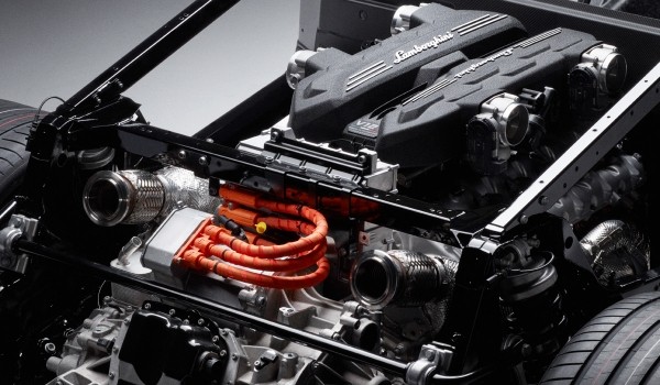 Представлен наследник Авентадора: Lamborghini Revuelto Представлен наследник Авентадора: Lamborghini Revuelto