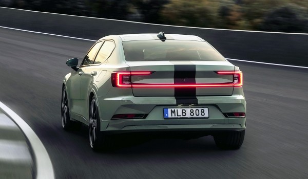 Драйверский Polestar 2 вернулся после обновления Драйверский Polestar 2 вернулся после обновления