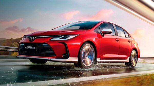 В России начались продажи седанов Toyota Corolla 2023 года выпуска