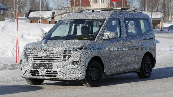 Компания Ford тестирует обновленный фургон Ford Tourneo Courier Компания Ford тестирует обновленный фургон Ford Tourneo Courier