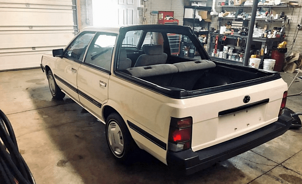 На аукционе продается Subaru Impreza STi 22B 1998 года выпуска