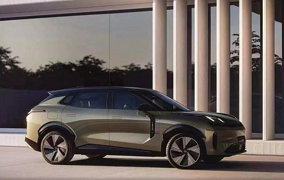 Новый кроссовер Geely Monjaro не даст заскучать