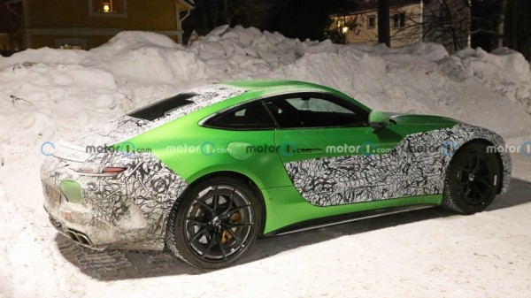 Новый Mercedes-AMG GT Coupe засняли дрифтующим на снегу Новый Mercedes-AMG GT Coupe засняли дрифтующим на снегу