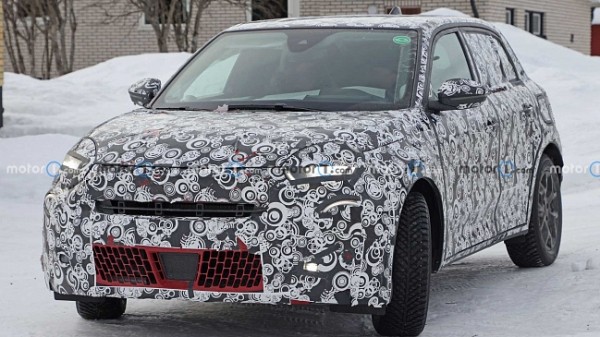 Появились фотографии с тестовым прототипом приемника Fiat 500X Появились фотографии с тестовым прототипом приемника Fiat 500X