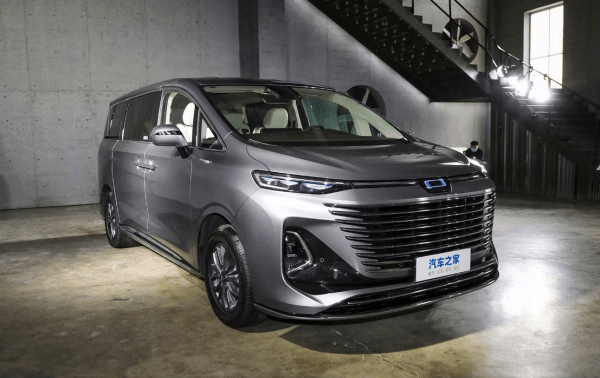 Представили китайский роскошный минивэн Bestune M9
