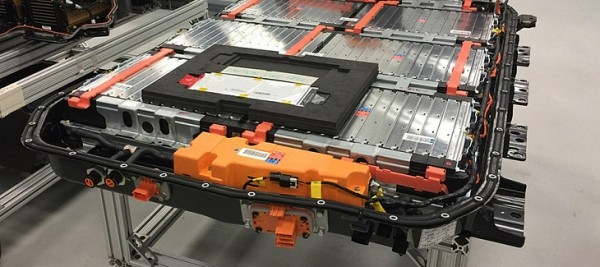 Tesla использует инновационную технологию Vision для расчета расстояния при парковке Tesla использует инновационную технологию Vision для расчета расстояния при парковке