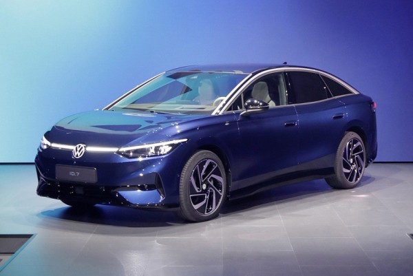 Представлен серийный Volkwagen ID.7, он же Passat новой эры