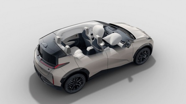 «Дочка» Geely представила новый электрический кроссовер дешевле 2,3 млн рублей «Дочка» Geely представила новый электрический кроссовер дешевле 2,3 млн рублей