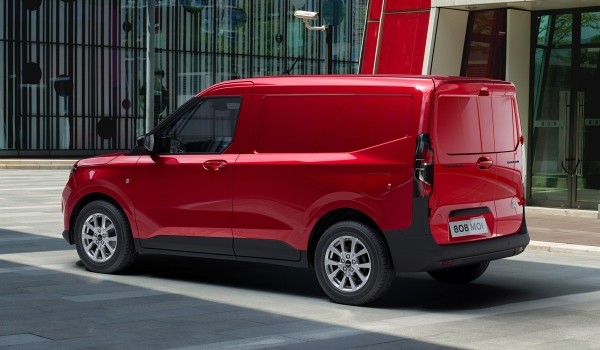 Новый Ford Transit Courier и перестановки в гамме «каблучков» Новый Ford Transit Courier и перестановки в гамме «каблучков»