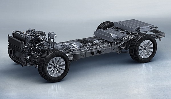 Серийный Tank 400 дебютировал вместе с гибридом Tank 500 Hi4-T Серийный Tank 400 дебютировал вместе с гибридом Tank 500 Hi4-T