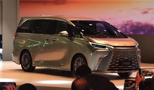 Роскошный минивэн Lexus LM: второе поколение станет глобальным Роскошный минивэн Lexus LM: второе поколение станет глобальным
