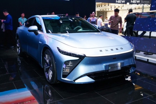 Exeed в Шанхае: первый седан (ждем в России) и несколько кроссоверов Exeed в Шанхае: первый седан (ждем в России) и несколько кроссоверов