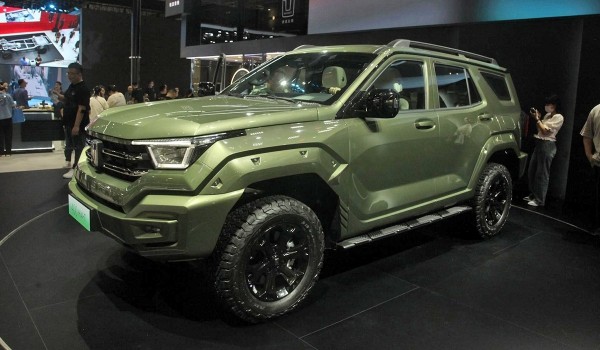 Серийный Tank 400 дебютировал вместе с гибридом Tank 500 Hi4-T Серийный Tank 400 дебютировал вместе с гибридом Tank 500 Hi4-T