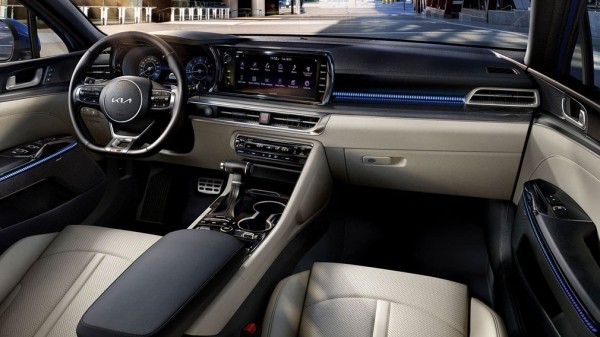 На рынке РФ появились новые Kia K5 2023 года выпуска
