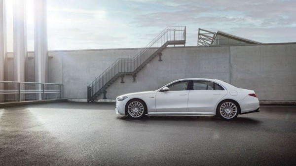 Компания Mercedes-Benz назвала цену 802-сильного S-Class