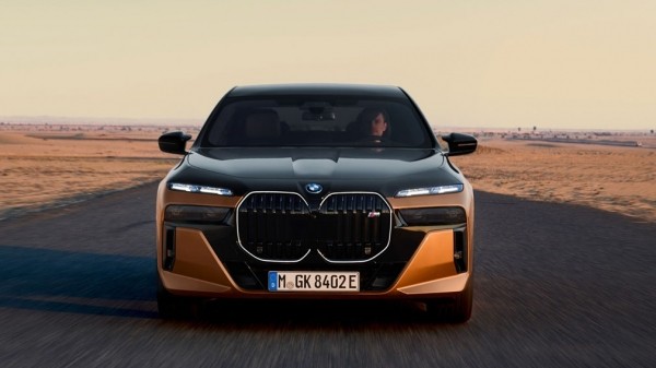 Марка BMW представила свой самый быстрый и мощный серийный электрокар