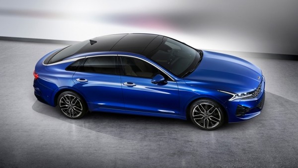 На рынке РФ появились новые Kia K5 2023 года выпуска