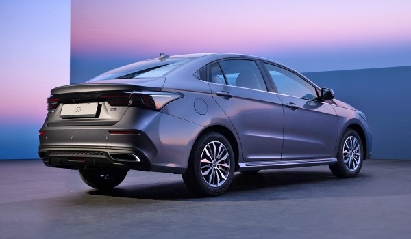 Представлен седан Omoda S5 для российского рынка Представлен седан Omoda S5 для российского рынка